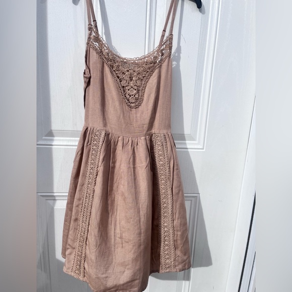 Warm taupe linen blend eyelet lace trim dress • by Jolie & Joy • New with tags• - Picture 9 of 15